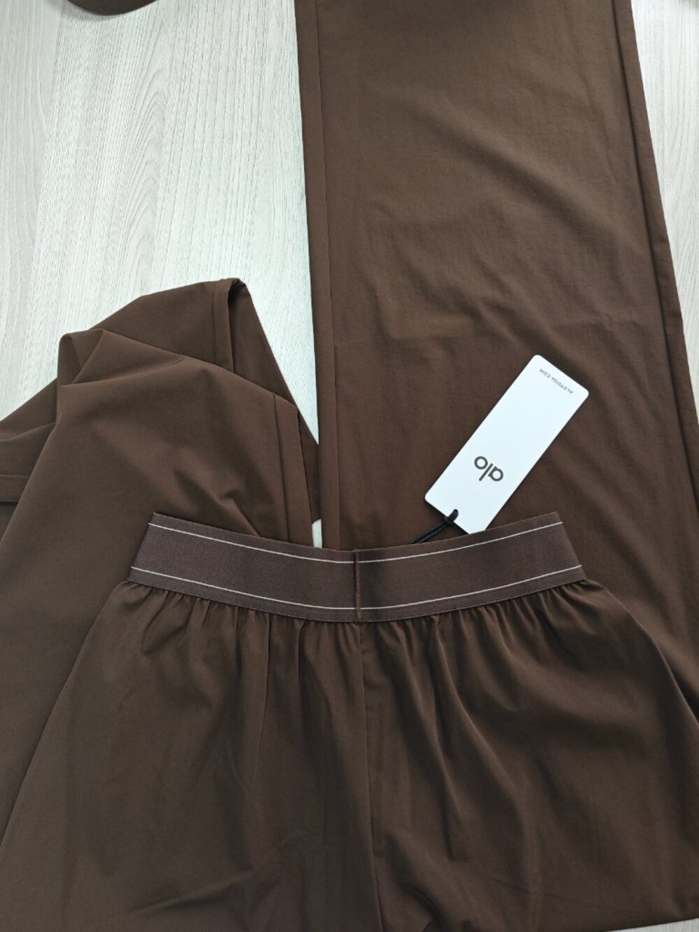 ⭐ALO Yoga Suit Up Trouser,Espresso coffee brown pants 🧸（Regular）NWT - Picture 5 of 8